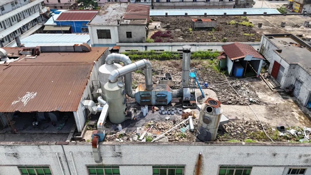 廢氣處理懲罰設(shè)備現(xiàn)場(chǎng) 廢氣處理懲罰設(shè)備現(xiàn)場(chǎng)